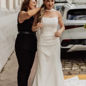 Noivos celebrando casamento